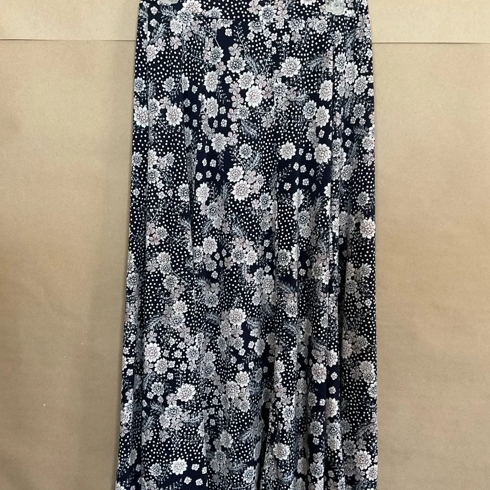 SJS maxi skirt. Navy blue floral. Size M - Picture 4 of 8